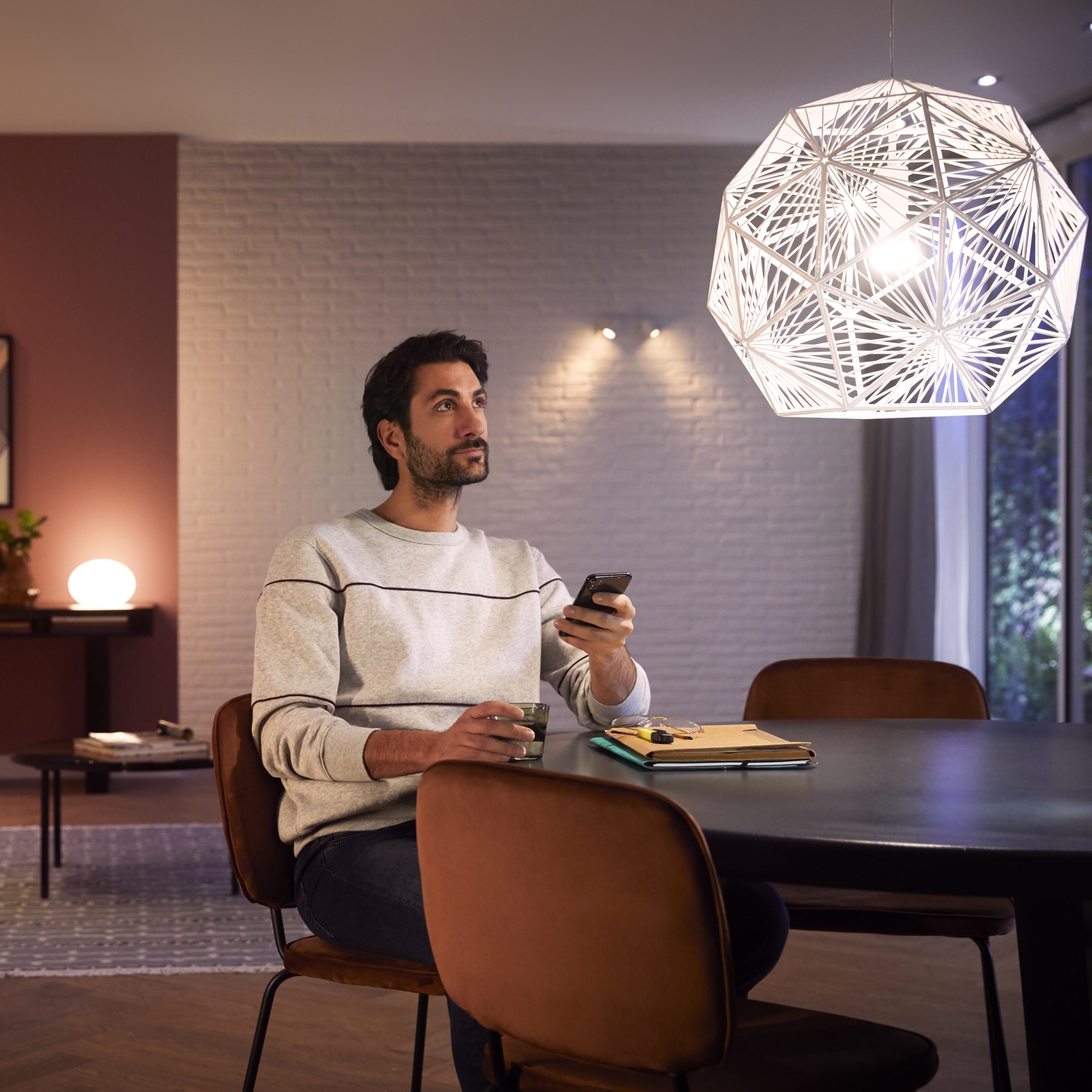 Bec LED Philips Hue alb Ambiance LED E27 Triple Starter Set cu button dimming 800lm