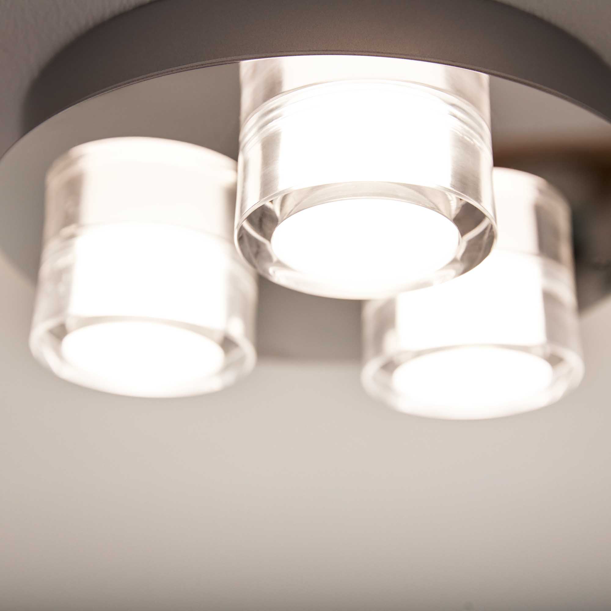 Spot aplicat Philips myBathroom LED Resort 3-Lumini culoare chrome 1500lm 18W, 2700K