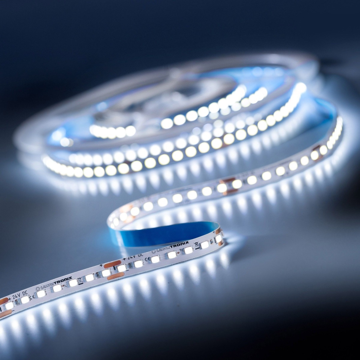 LumiFlex1080 Seoul LED Strip alb pur CRI80 4000K 4900lm 24V 140 LED-uri/m bobină de 5 m (980lm/m 7,2W/m)