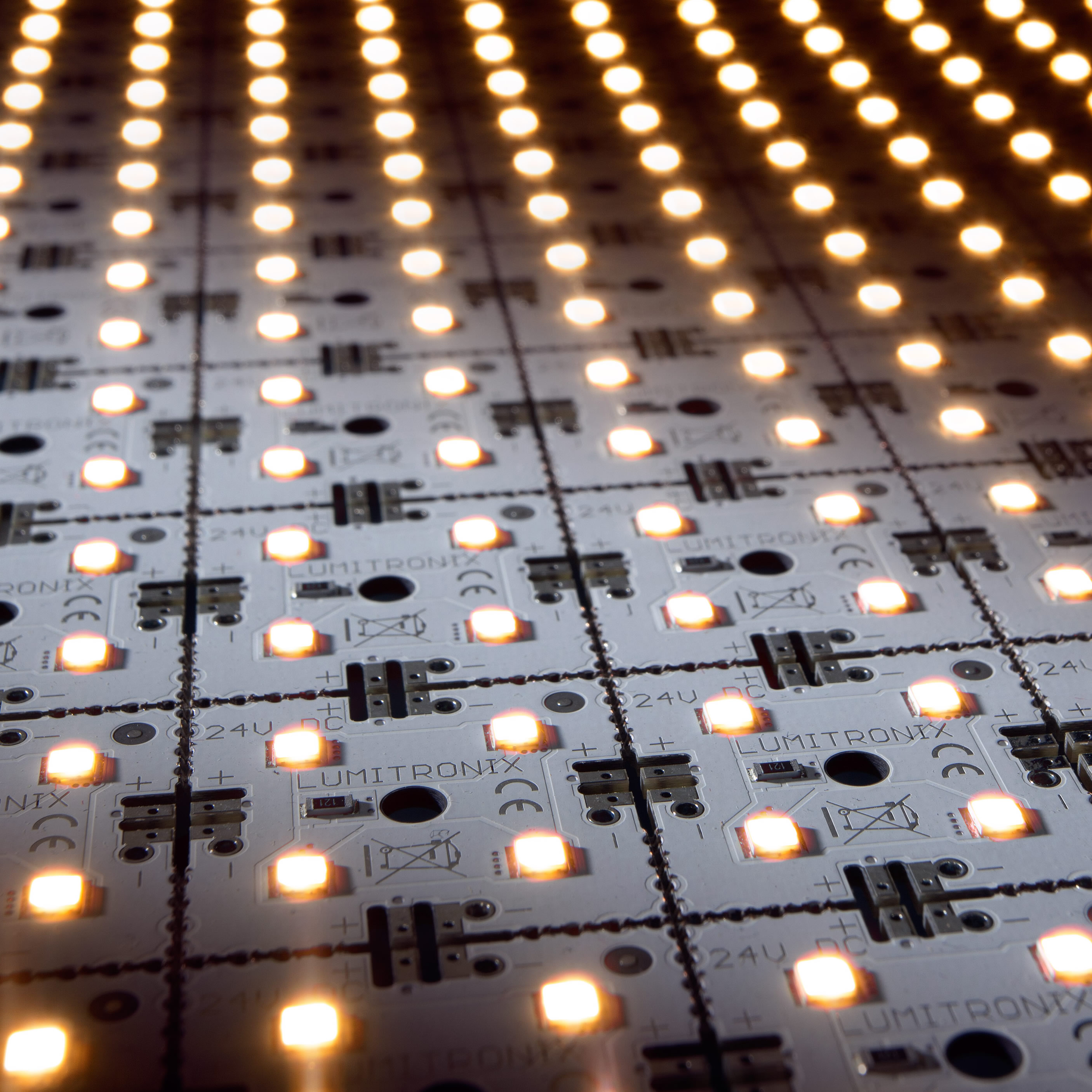MatrixMini-126-4080 Nichia LED Module (9x14) CRI95 alb Cald 3000K 8875lm 504 LEDs 24V 75.8W 27x42cm (78000 lm/sqm)
