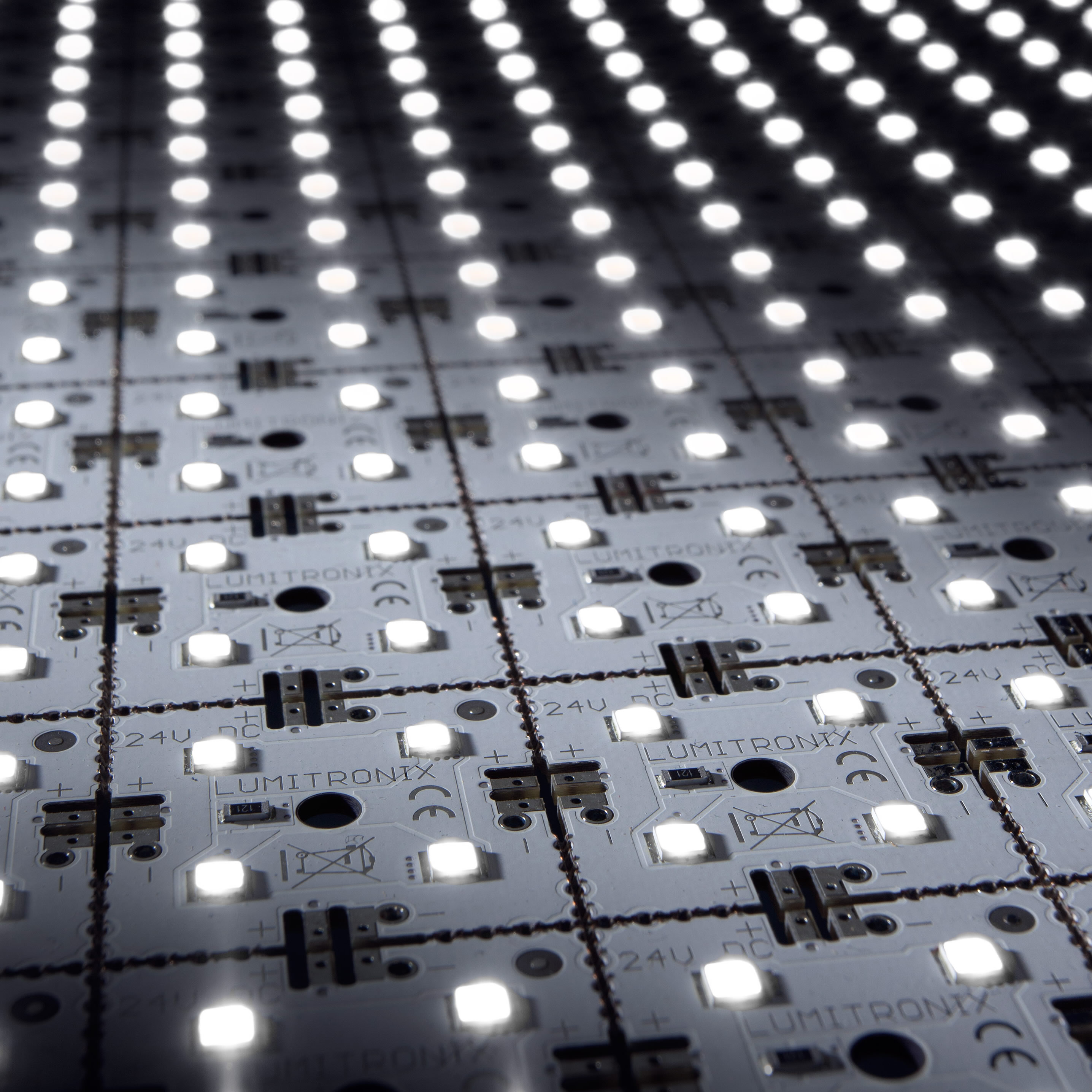 MatrixMini-1-4080 Nichia LED Module alb pur 4000K 75lm 4 LED-uri 24V 0.48W 3x3cm (83000 lm/mp)