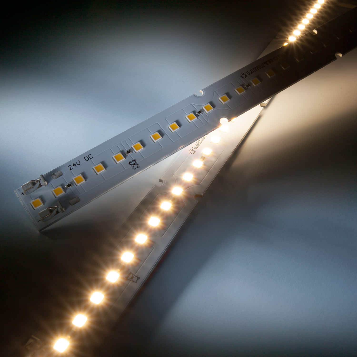 Banda Profesionala Maxline35 alb cald 3000K 1040lm 24V 35 LED-uri Nichia Japonia modul 28cm (3715lm/m si 30W/m)