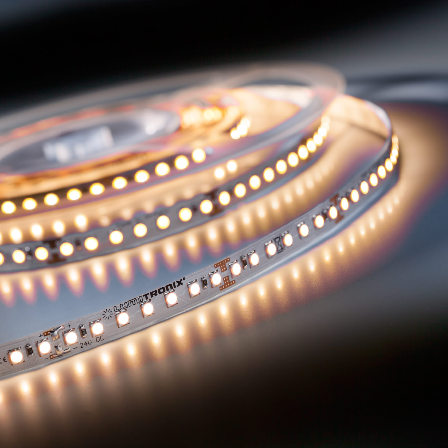 LumiFlex 700 Economy LED Strip alb rece 6000K 4250lm 24V 140 LED-uri/m Bobină de 5 m (850lm/m 9.6W/m)