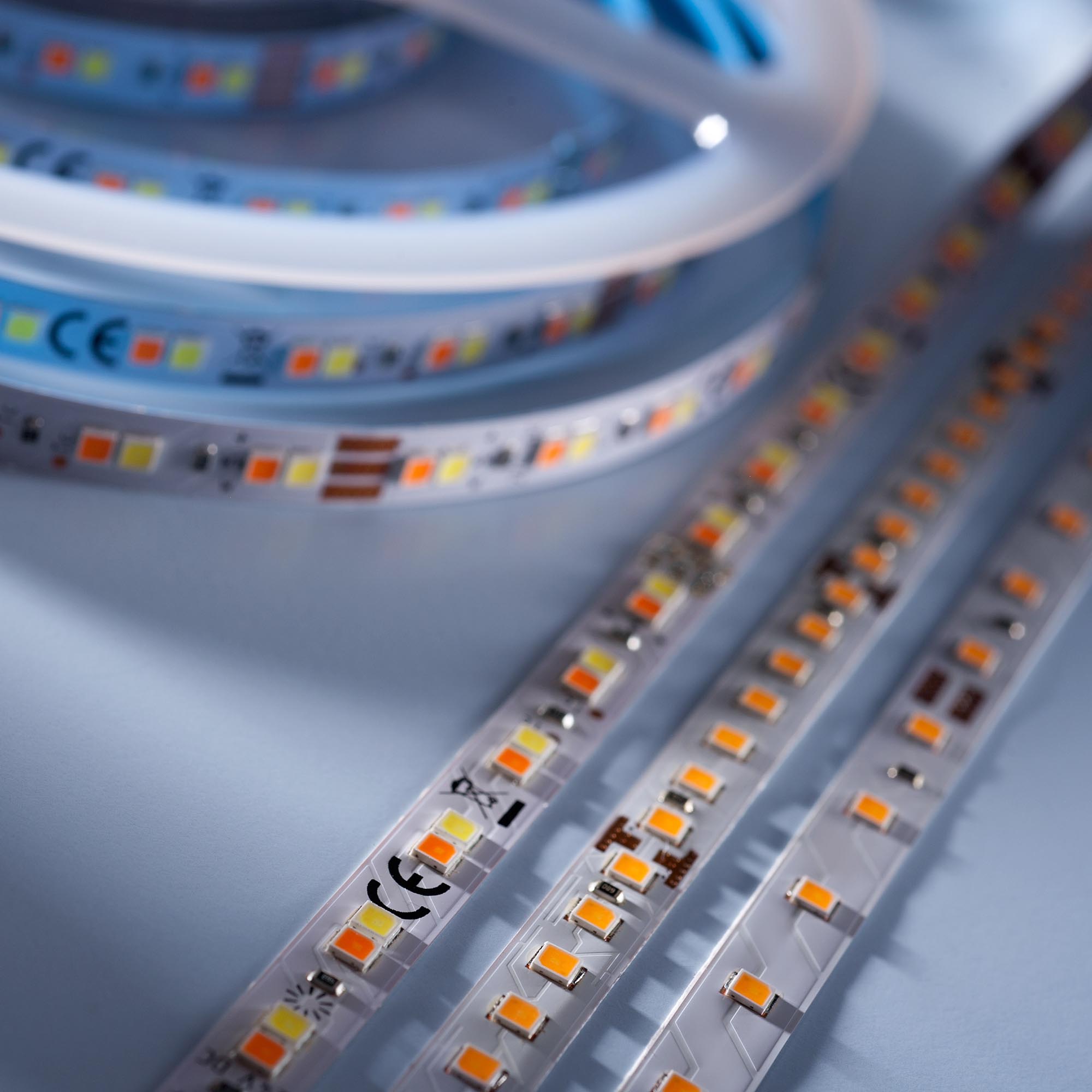 LumiFlexTW-2080 Nichia LED Strip Tunable white 2000-6500K 6980lm 24V 140 LED-uri/m Bobină de 5 m (874+1396lm/m și 9,6W/m)