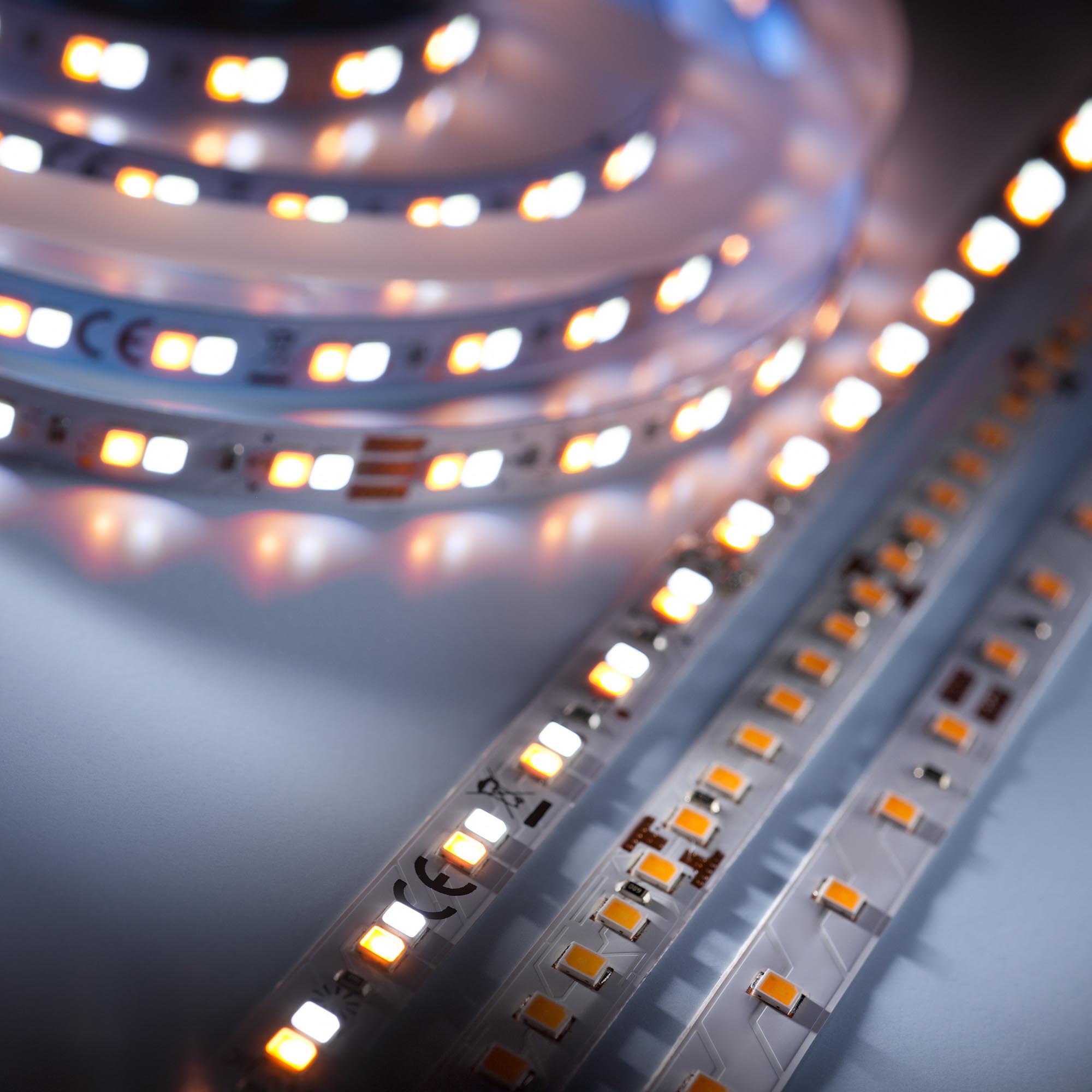 LumiFlexTW-2080 Nichia LED Strip Tunable white 2000-6500K 6980lm 24V 140 LED-uri/m Bobină de 5 m (874+1396lm/m și 9,6W/m)