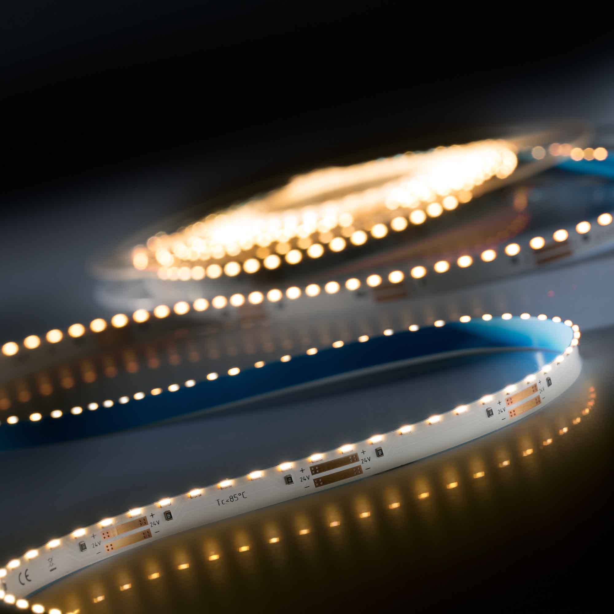 Banda Flexibila Profesionala SideFlex1080 700 LED-uri Nichia Japonia alb cald 2700K 24V rola 5m (680lm/m, 140 LED/m si 9.6W/m)