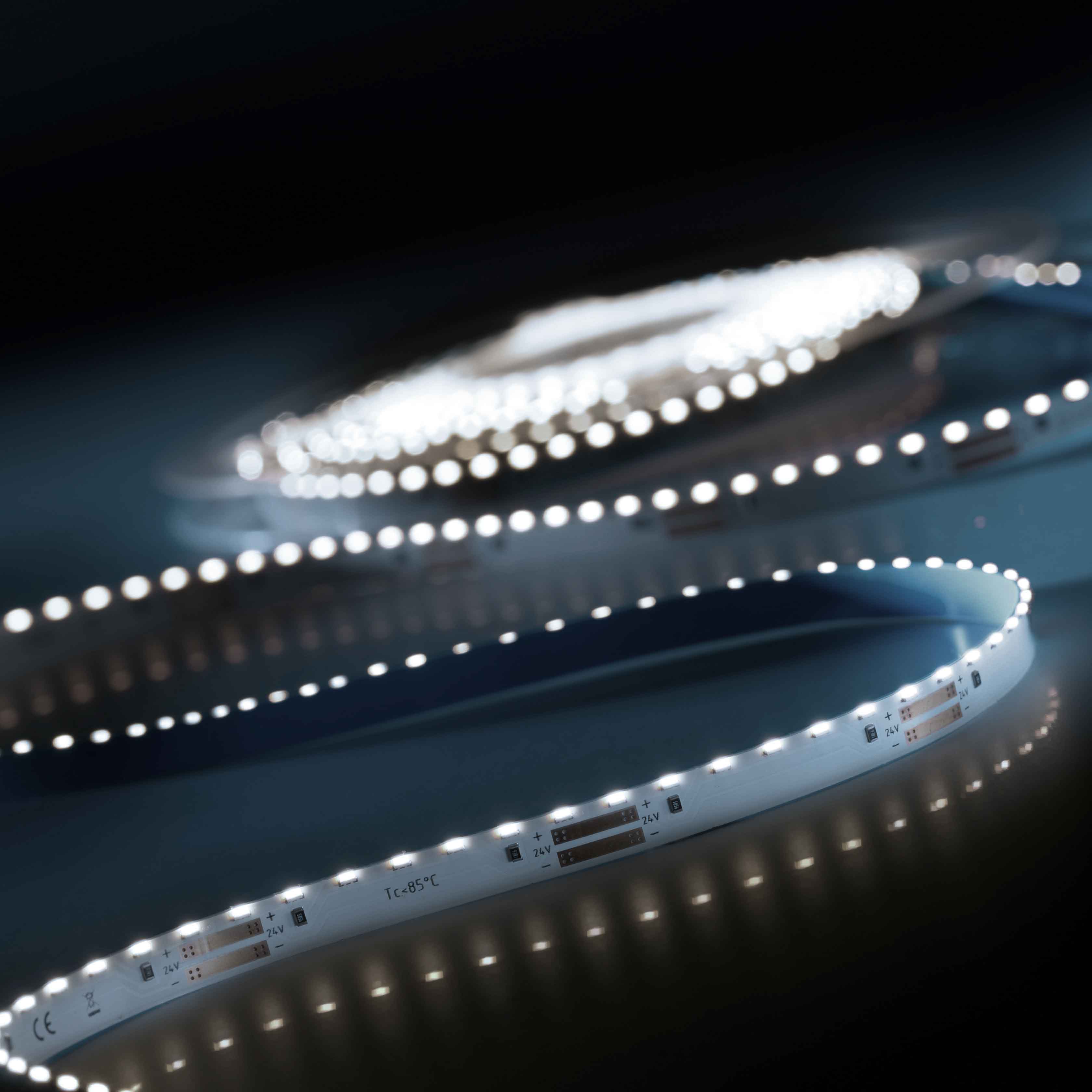 Banda Flexibila Profesionala SideFlex700 Performer 700 LED-uri Nichia Japonia alb neutru 4000K 24V rola 5m (730lm/m, 140 LED/m si 9.6W/m)