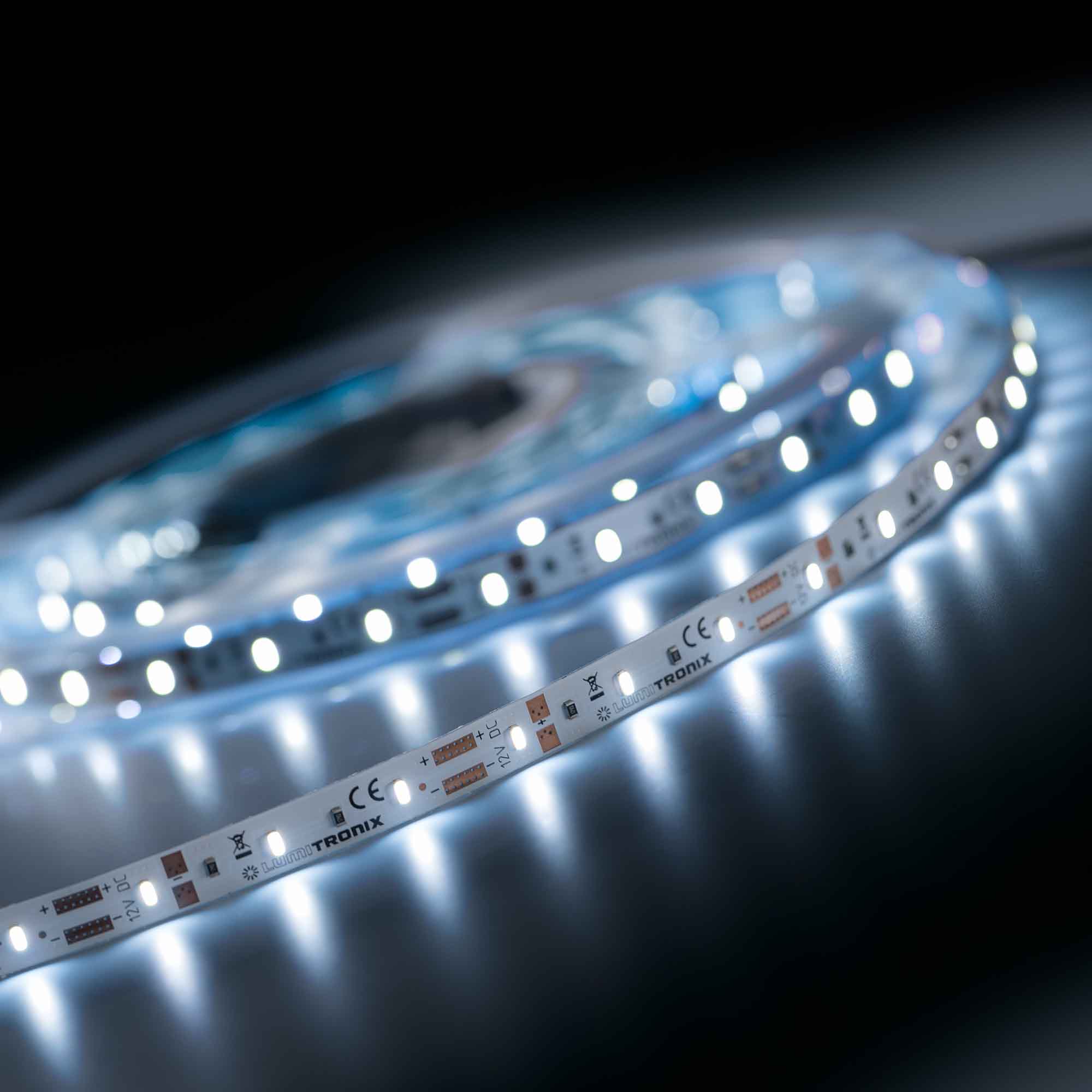 LumiFlex 300 Economy LED Strip alb rece 6500K 1290lm 12V 60 LED-uri/m bobină de 5 m (258lm/m 2.4W/m)