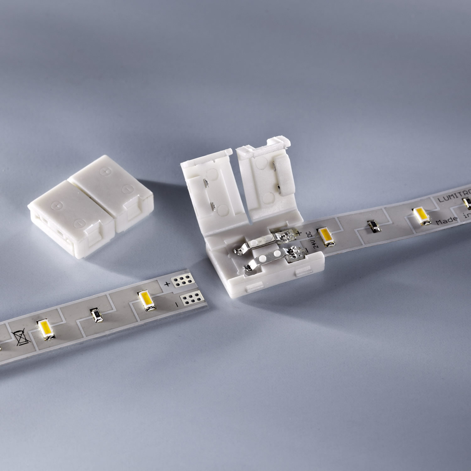 Mufa de conexiune directra intre doua benzi profesionale LumiFlex cu LED-uri