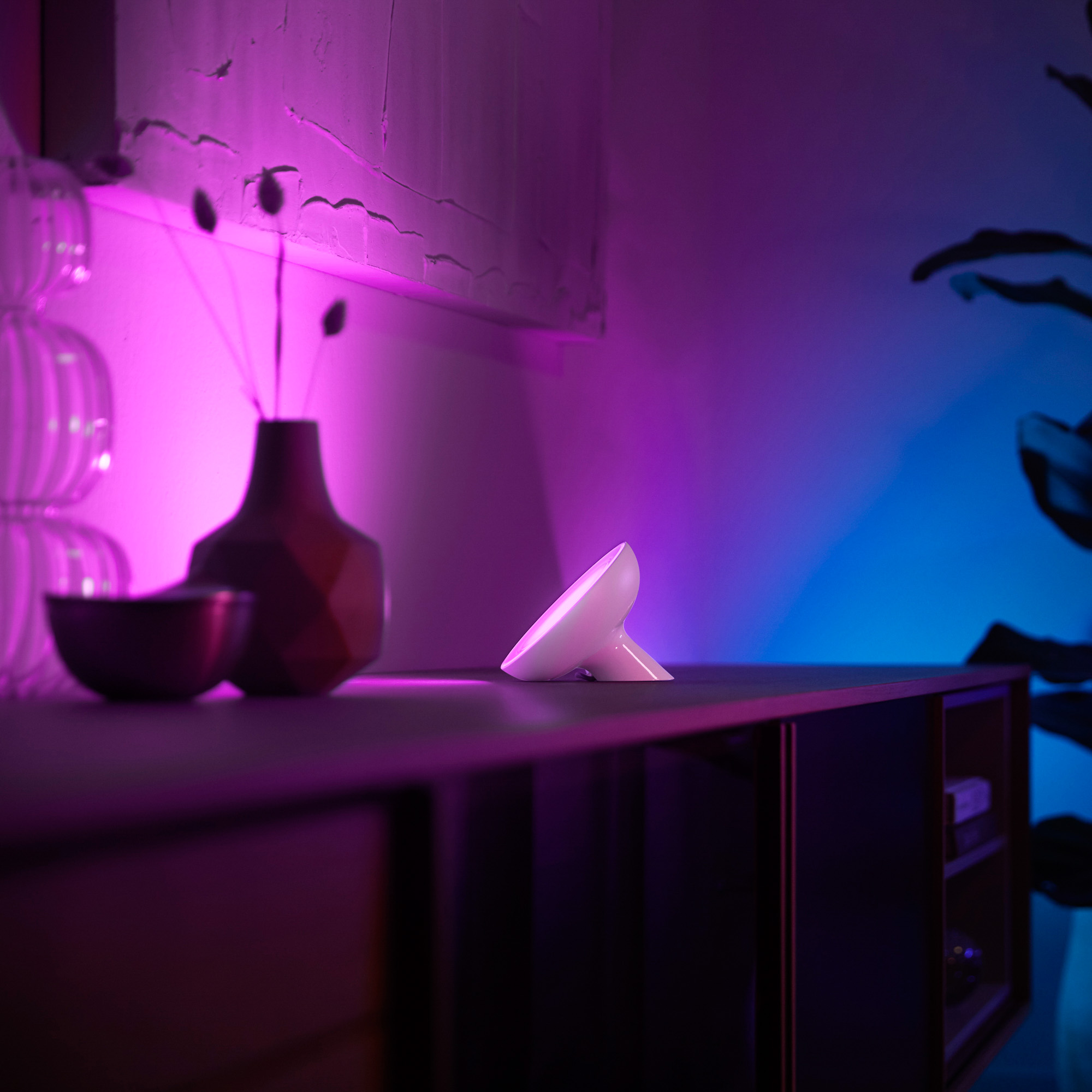 Philips Hue White &amp; Culoare Ambiance Bloom Lampa de masa LED alb 500lm