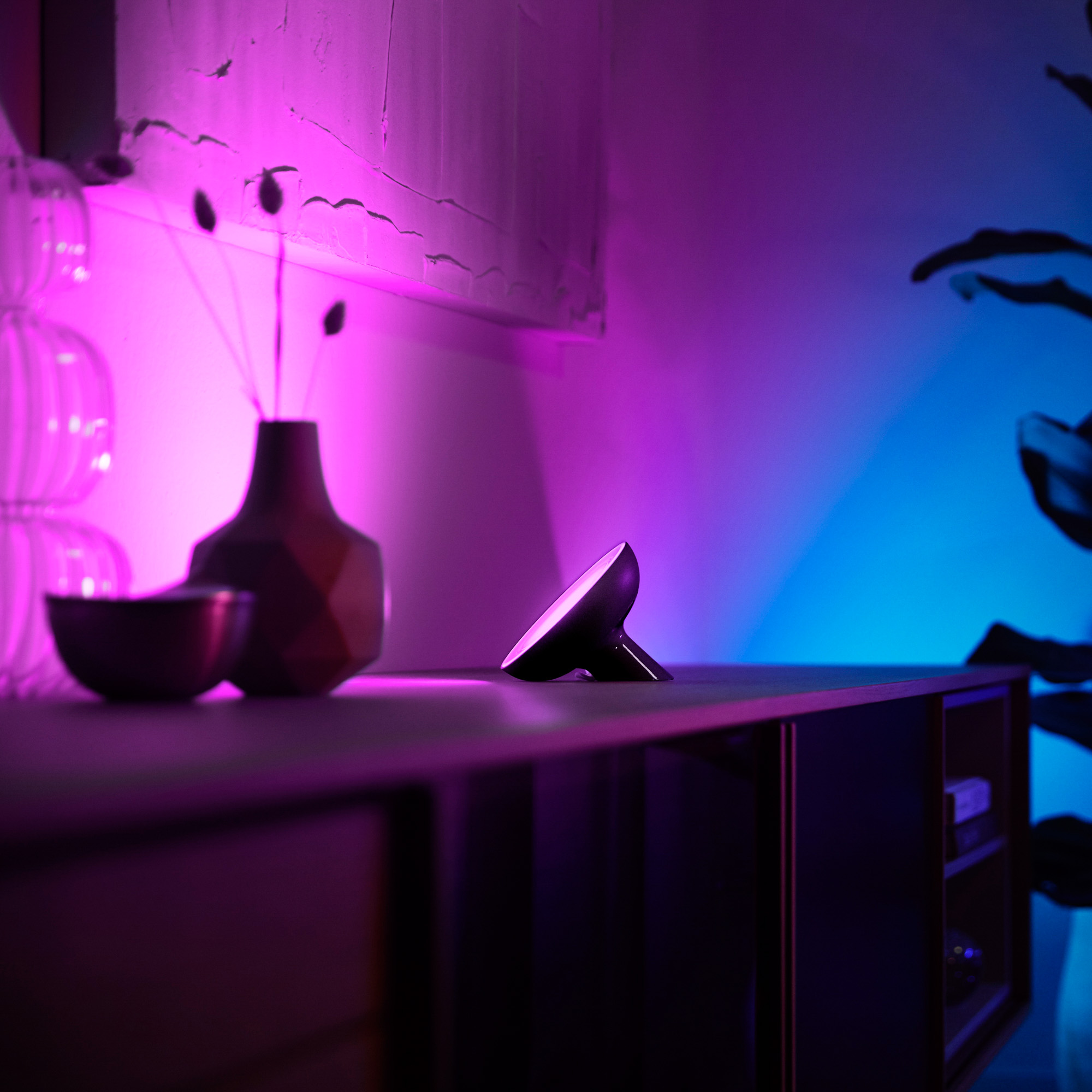 Philips Hue White &amp; Culoare Ambiance Bloom Lampa de masa LED negru 500lm