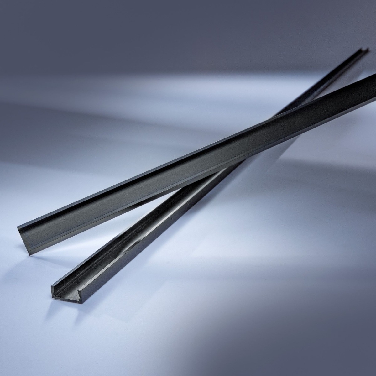 Profil de aluminiu Aluflex pentru Benzi LED Flexible Lumiflex 102cm putin adanc fara aripioare negru anodizat 