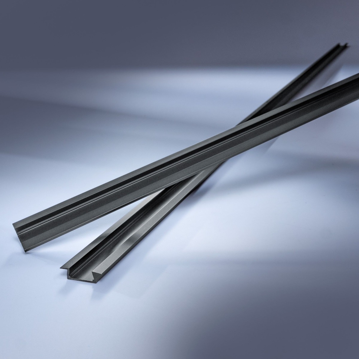 Profil de aluminiu Aluflex pentru Benzi LED Flexible Lumiflex 102cm putin adanc cu aripioare negru anodizat