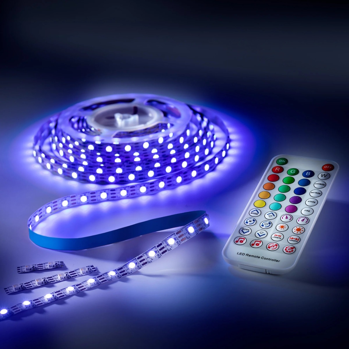 iFlex-RGBW-1080 LED Strip RGB-White CRI80 3000K 1180lm 5V 60 LED-uri controlabile individual / 5m bobină de 5m