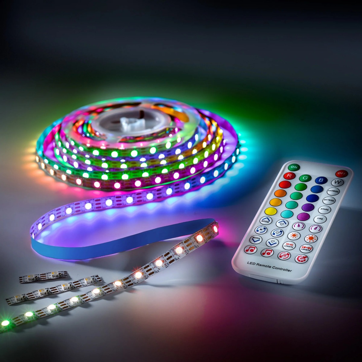 iFlex-RGBW-1080 LED Strip RGB-White CRI80 3000K 1180lm 5V 60 LED-uri controlabile individual / 5m bobină de 5m