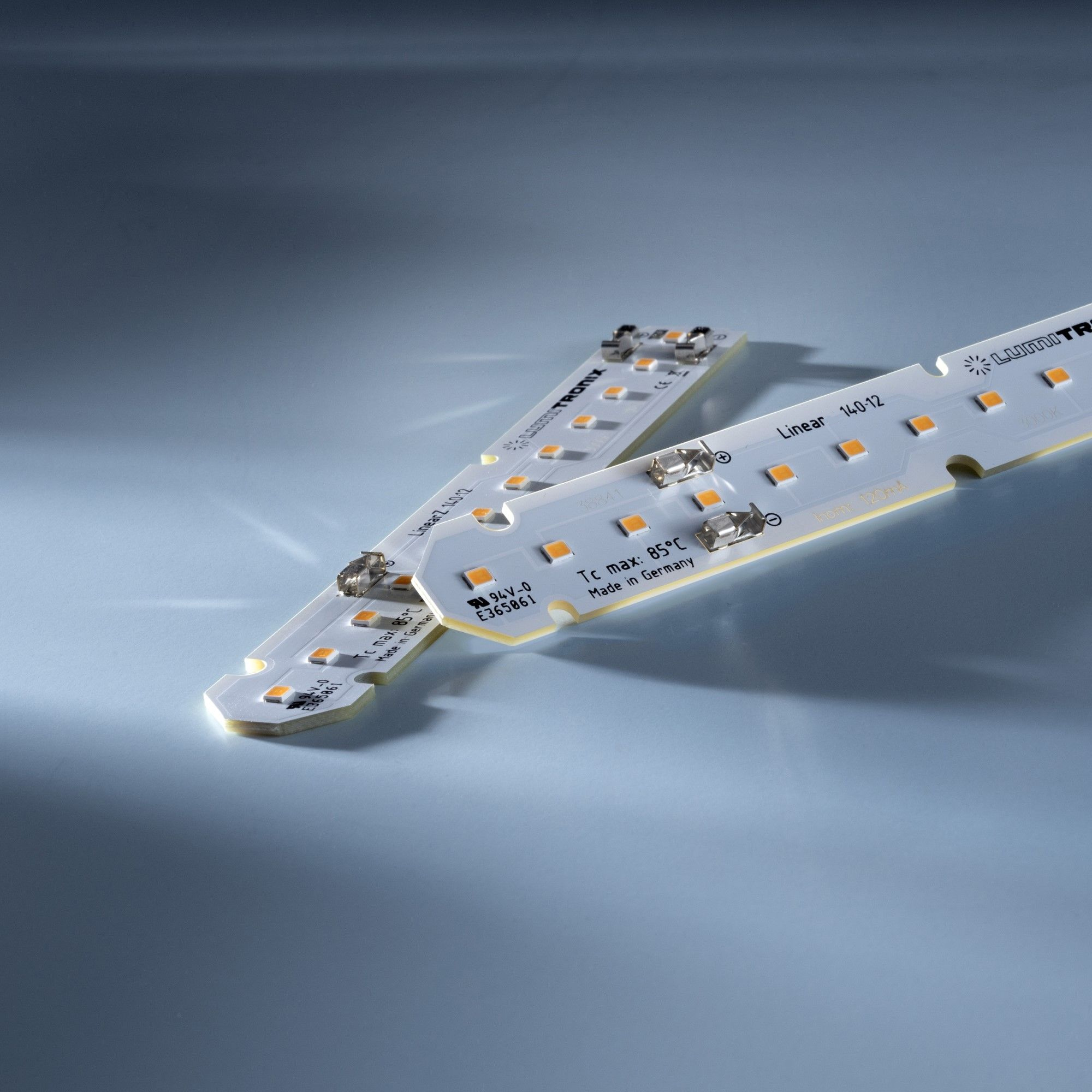 Lumibar-14-3098+ Toshiba-SSC LED Strip Sunlike cu spectru complet CRI98 alb cald 3000K 320lm 320lm 175mA 16V 12 LED-uri 14cm modul (2285lm/m 21W/m)