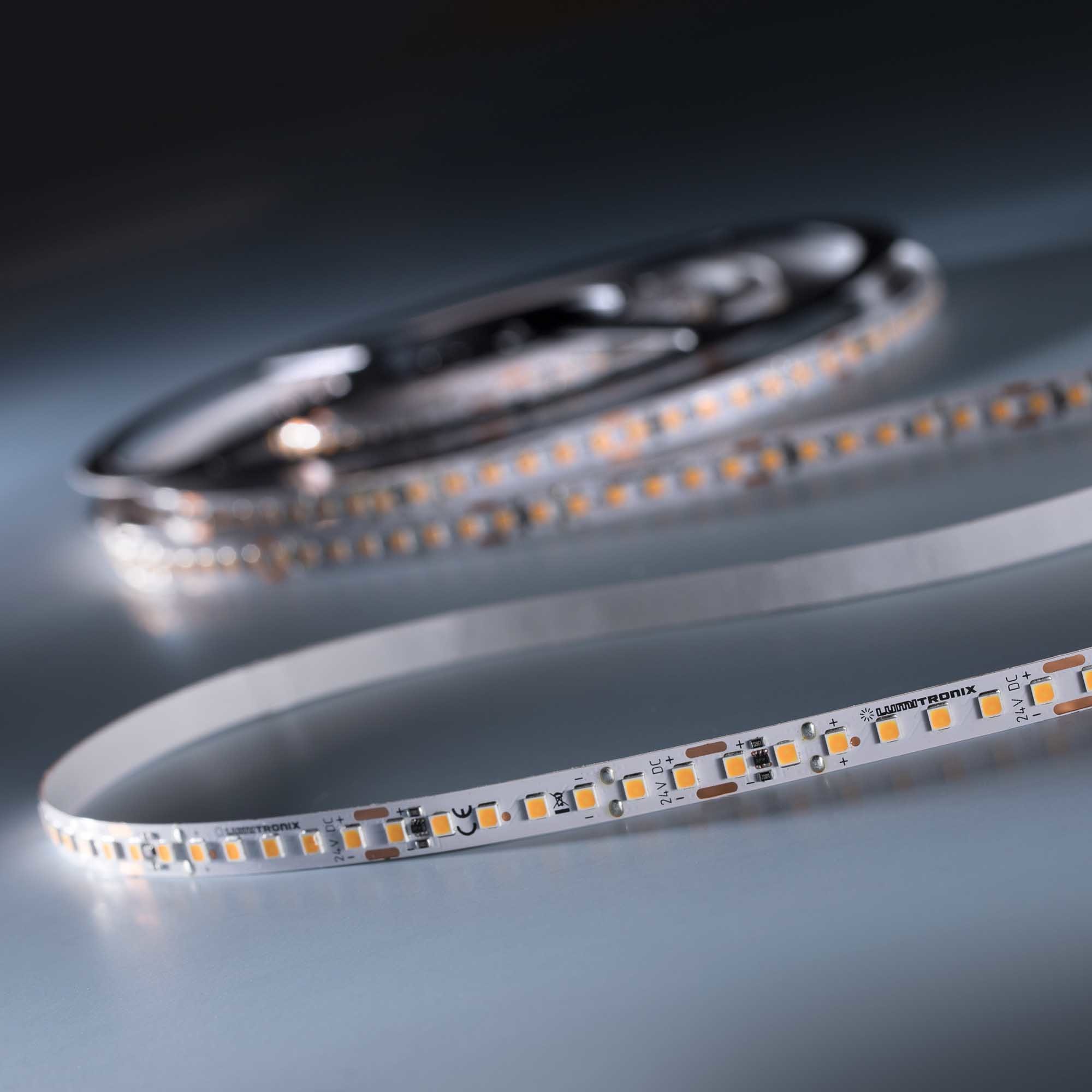 LumiFlex3098+ Toshiba-SSC LED Strip Sunlike CRI98 alb pur 4000K 8510lm 24V 140 LED-uri/m bobină de 5 m (1702lm/m 19.2W/m)