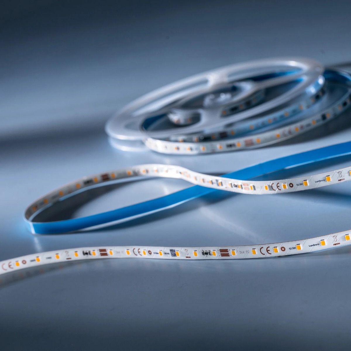 LumiFlex3090 Cree Bandă LED alb cald CRI90 3000K 9100lm 24V 70 LED-uri/m rolă 5m (1820lm/m 12.5W/m)