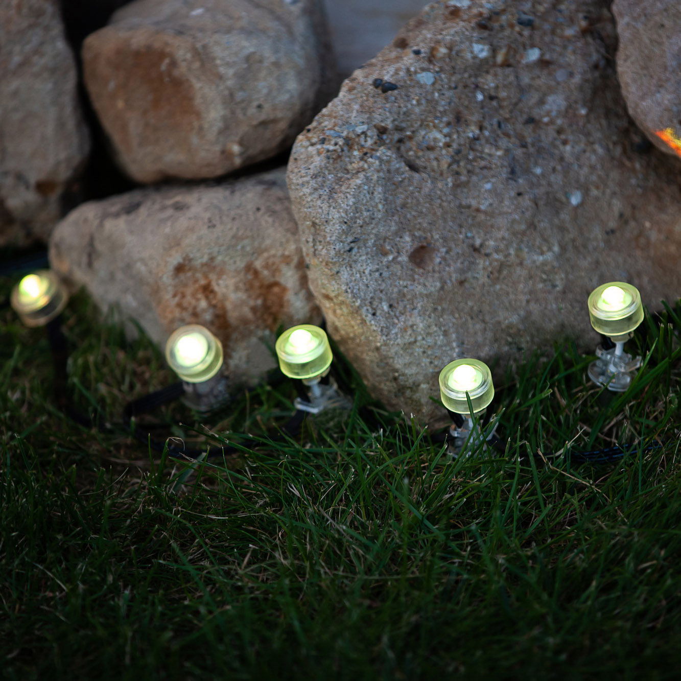 Lumini de grădină cu LED-uri LEDVANCE SMART+ WiFi RGB Set de lumini de grădină cu LED-uri de bază Garden Dot 18 bucăți IP65 argintiu 680lm