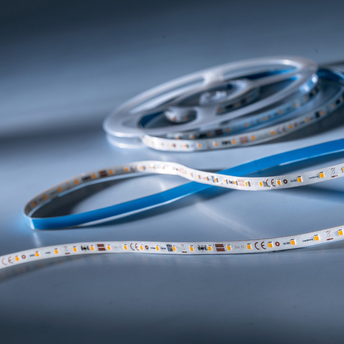 LumiFlex2080 Samsung LED Strip alb cald CRI80 2700K 6500lm 24V 70 LED-uri/m Bobină de 5 m (1300lm/m și 12.6W/m)