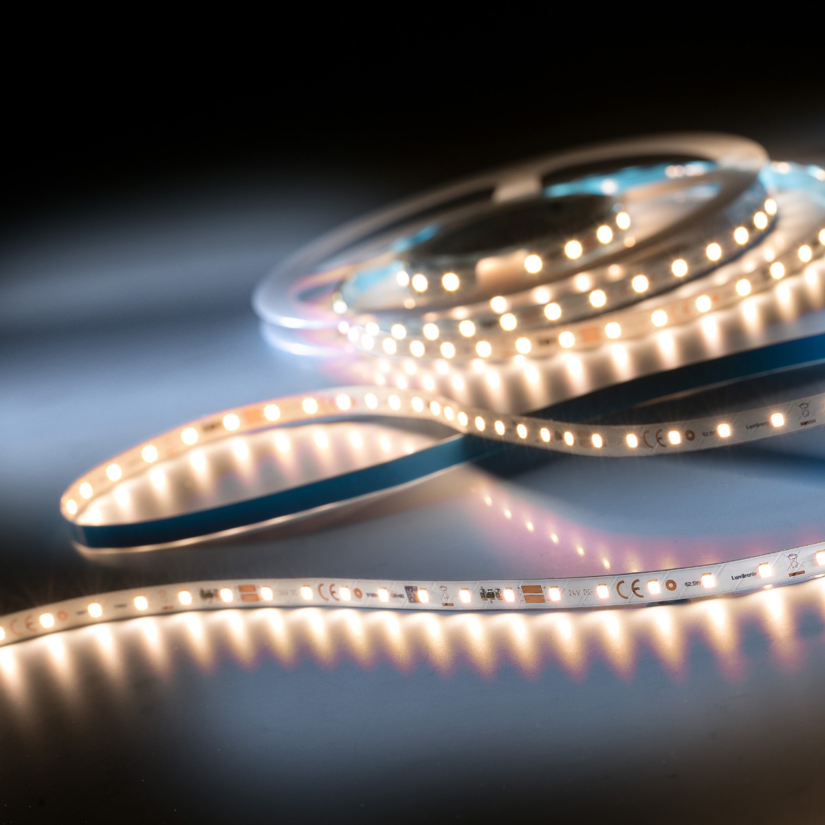 LumiFlex2090 Samsung LED Strip LED alb cald CRI90 2700K 5450lm 24V 70 LED-uri/m Bobină de 5 m (1050lm/m și 12.6W/m)